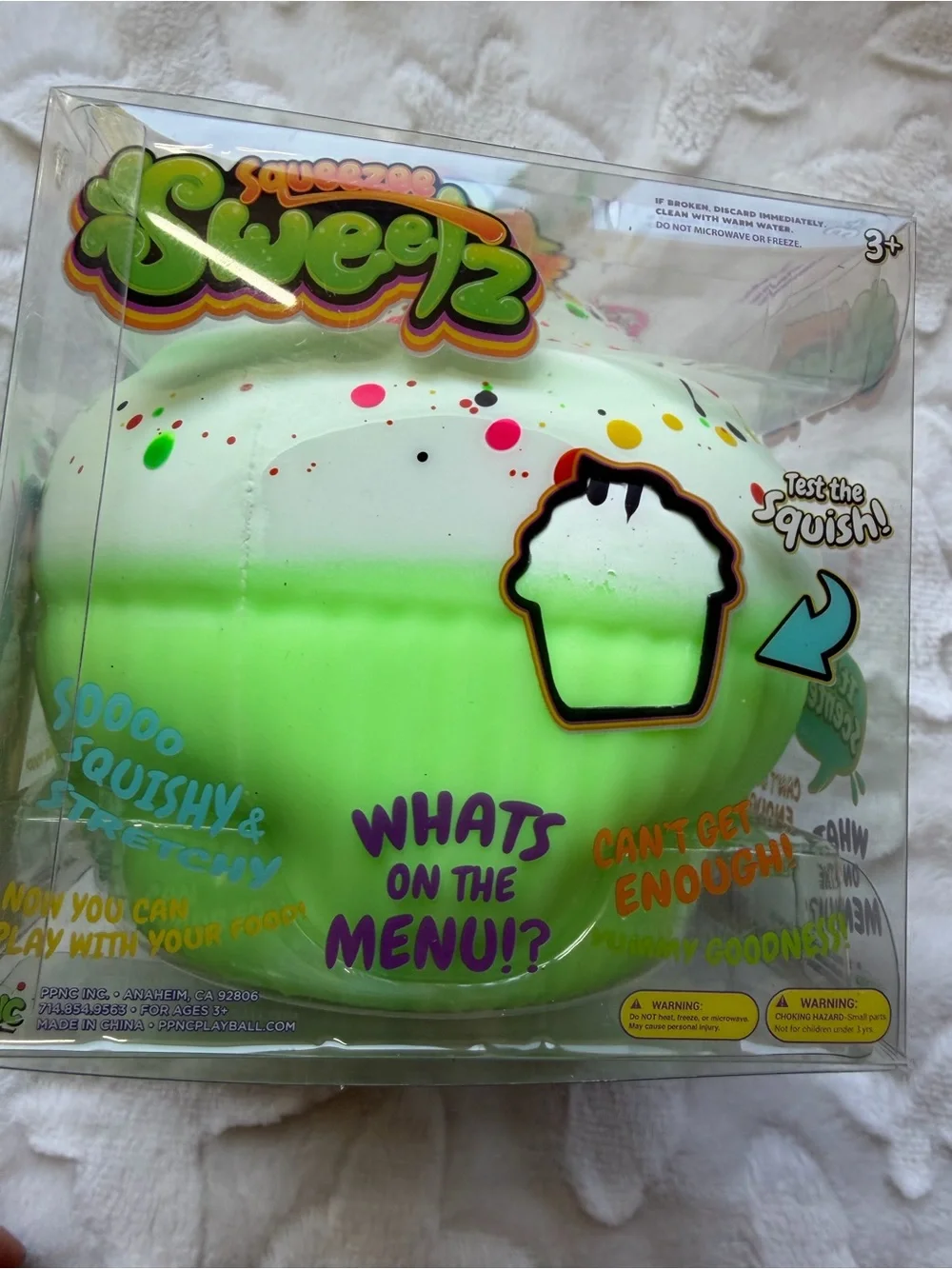 🧁💚 **NIB & SEALED – JUMBO CUPCAKE SQUISHY!** 💚🧁
